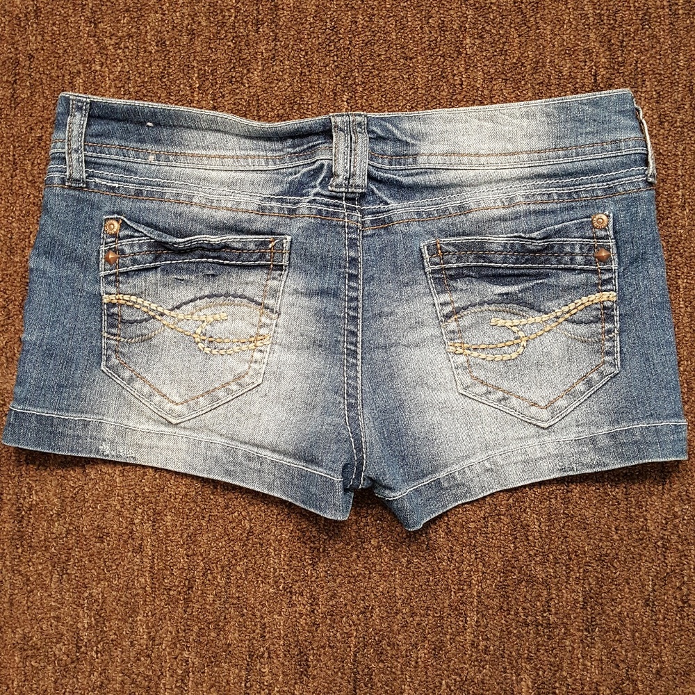 Truce Distressed Jeans Shorts Size 7 B-2 - Picture 1 of 6